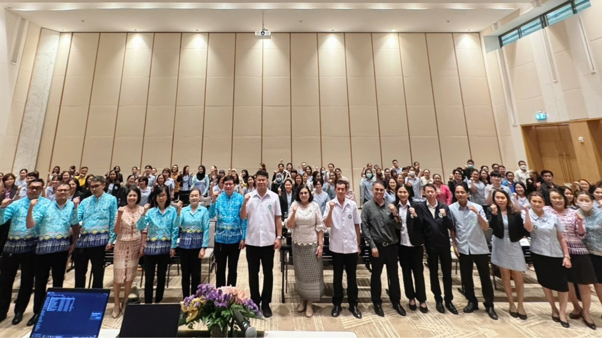 นายแพทย์สาธารณสุขจังหวัดพังงา ประธานเปิดการประชุมเชิงปฏิบัติการ “เหลียวหลังแลหน้า” และการขับเคลื่อนแผนพัฒนายุทธศาสตร์สาธารณสุขจังหวัดพังงา ปีงบประมาณ 2568