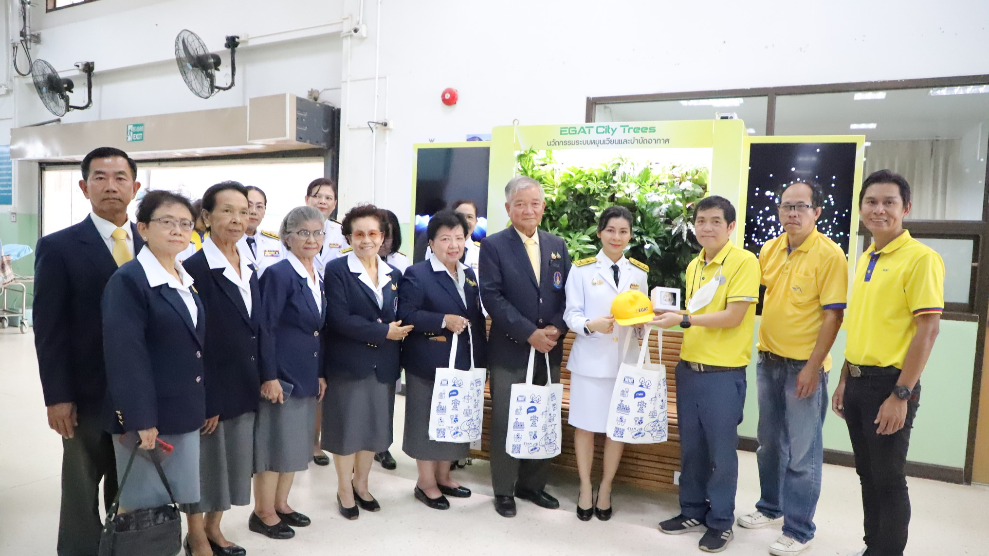 โรงพยาบาลสมเด็จพระยุพราชเดชอุดม รับมอบตู้ฟอกอากาศ  EGAT City Trees