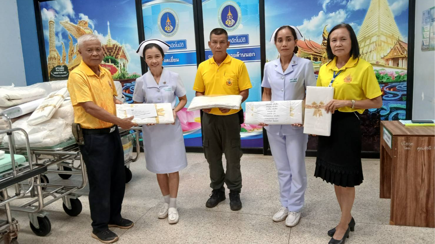 มูลนิธิพุทธสมุนไพรคู่แผ่นดินไทยในพระบรมราชูปถัมภ์ บริจาคผ้าขาวจำนวน 80 พับ  ให้แ...