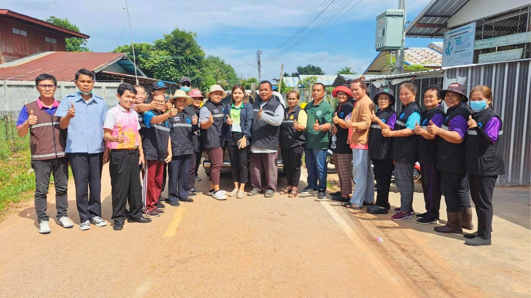 สา’สุขอุบลฯ ร่วมออกพ่นเคมีควบคุมโรคไข้เลือดออก  ด้วยเครื่องพ่นแบบละอองฝอย  ULV บ...