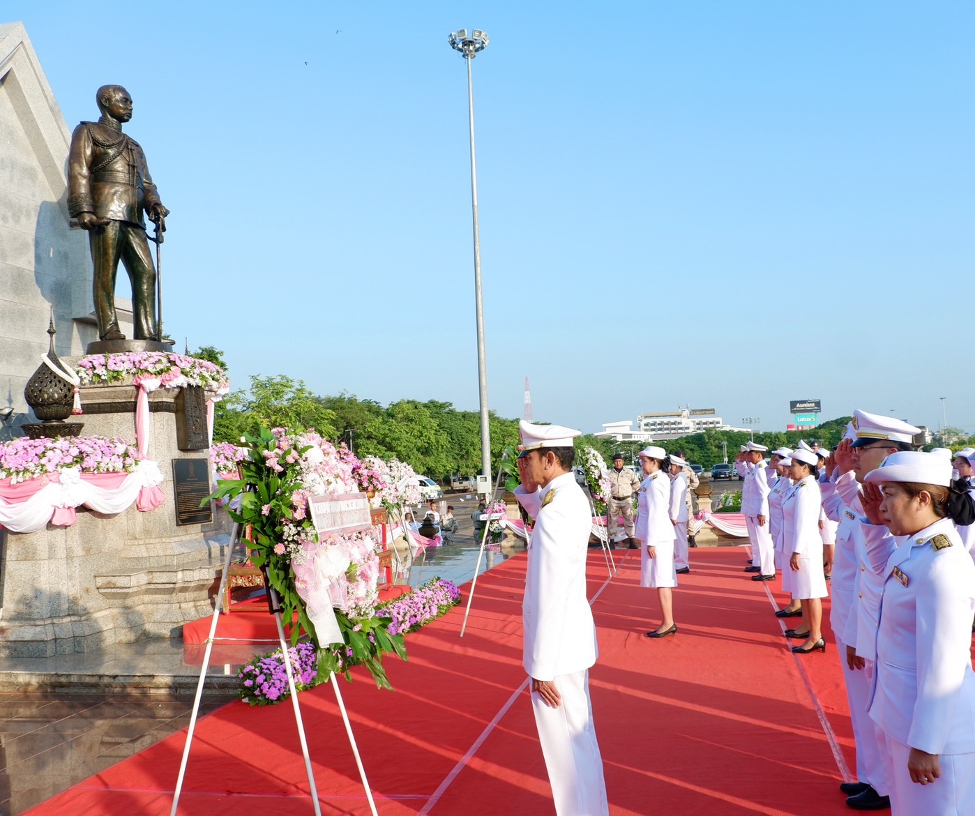 โรงพยาบาลหนองคาย ; ร่วมงานรัฐพิธีถวายราชสักการะ เนื่องใน “วันคล้ายวันสวรรคตพระบา...