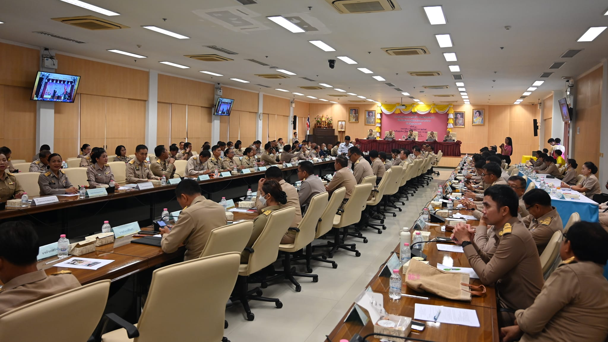 นพ.สสจ.อุบลฯ ร่วมประชุมคณะกรรมการจังหวัดอุบลราชธานี  หัวหน้าส่วนราชการ หัวหน้าหน...