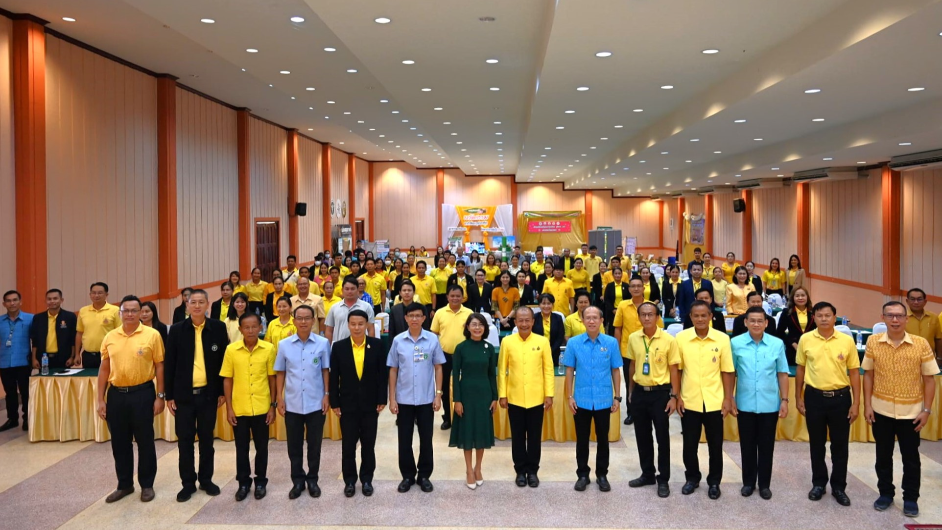 นพ.สสจ.อุบลฯ กล่าวรายงานในพิธีเปิดมหกรรมเมืองสุขภาพดี  ปีงบประมาณ 2567 ภายใต้โคร...