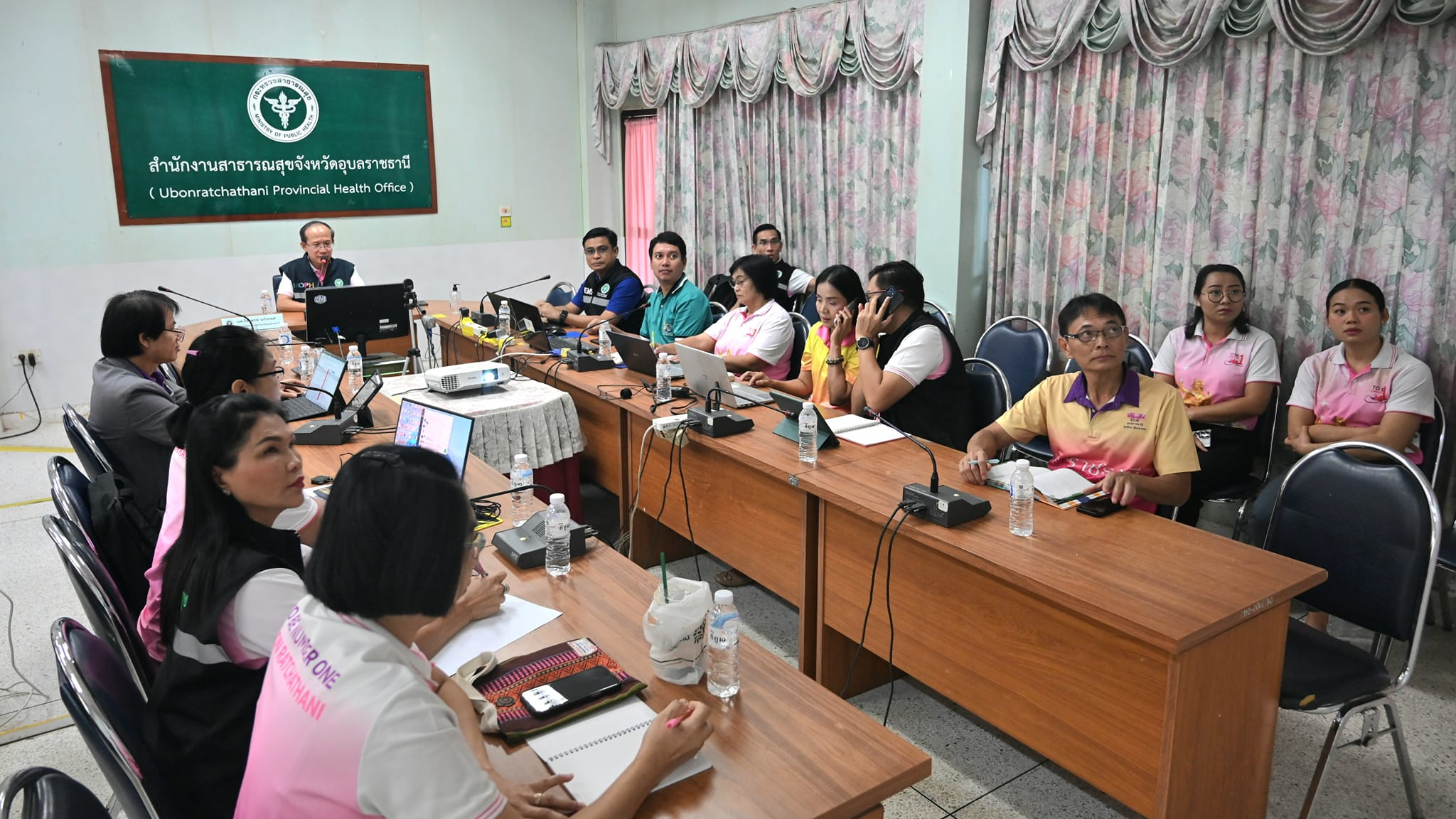 นพ.สสจ.อุบลฯ ประธานการประชุมคณะทำงานศูนย์ PHEOC เพื่อติดตามสถานการณ์น้ำและเตรียม...