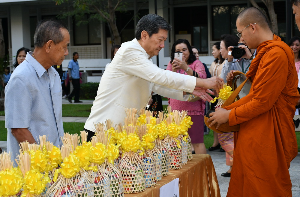 ทำบุญขึ้นปีใหม่ สธ.