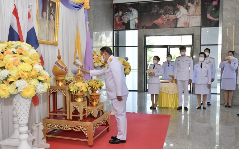 รับพระราชทานพระกำลังแผ่นดิน