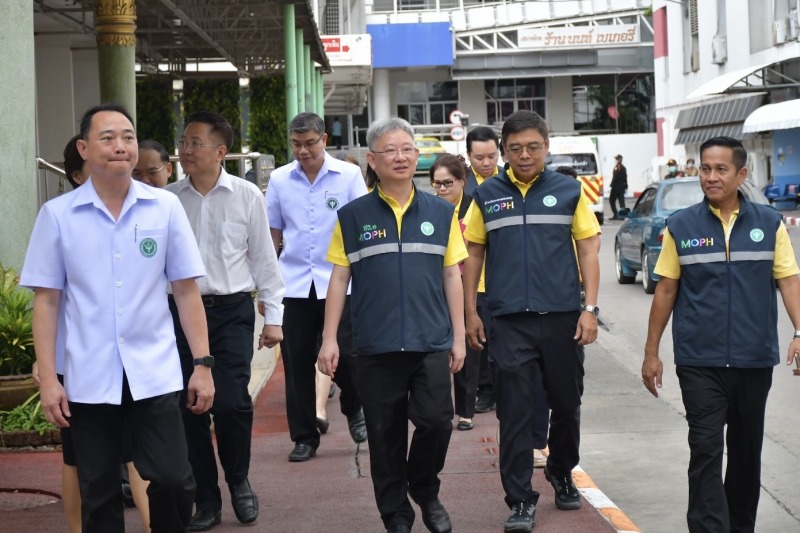 ปลัด สธ. ติดตามการเปิดบริการปกติของรพ.ปทุมธานี-รพ.พระนั่งเกล้า หลังมีประกาศวันหย...