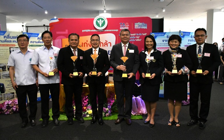 รับมอบโล่รางวัล “หอเกียรติยศ วุฒิสภา”