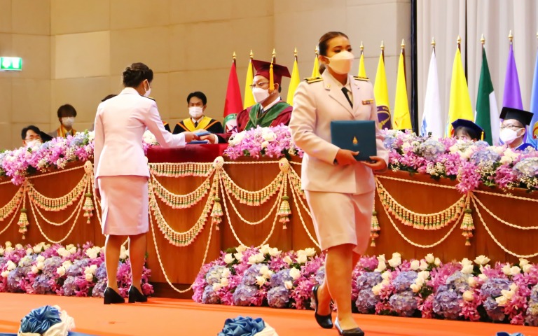 สถาบันพระบรมราชชนก จัดพิธีมอบประกาศนียบัตร  แก่ผู้สำเร็จการศึกษาระดับประกาศนียบั...