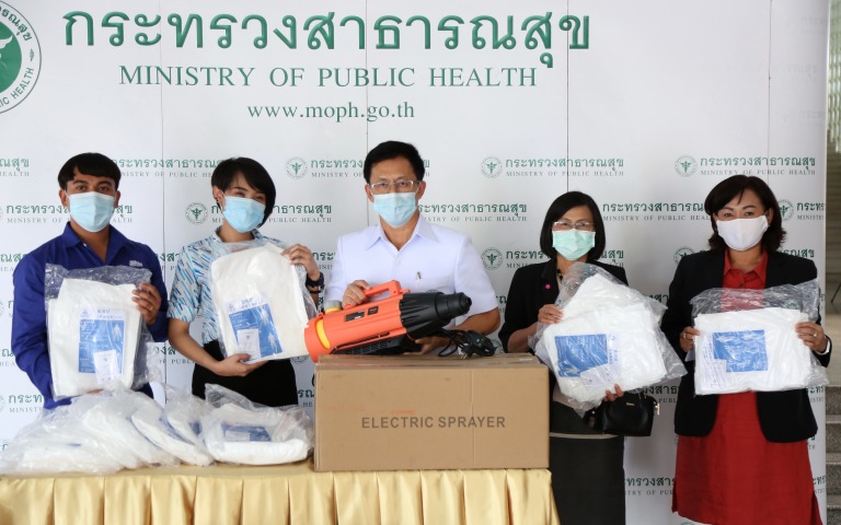 รับมอบชุด PPE และเครื่องพ่นละออง