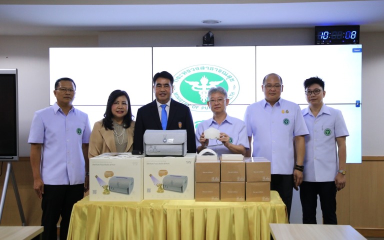 กระทรวงสาธารณสุข รับมอบหน้ากากฟอกอากาศ LG พร้อมกระเป๋าฆ่าเชื้อ UVC LED