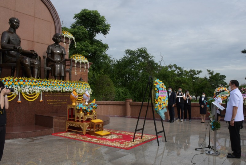 ผู้บริหาร ข้าราชการ บุคลากร สธ. วางพวงมาลาถวายราชสักการะพระบรมราชชนก เนื่องในวันมหิดล