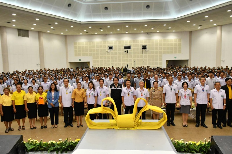 ถึงคิวคนพัทลุงรับบริการ “พาหมอไปหาประชาชน” หมอชลน่านเปิด 20 คลินิกดูแลสุขภาพ