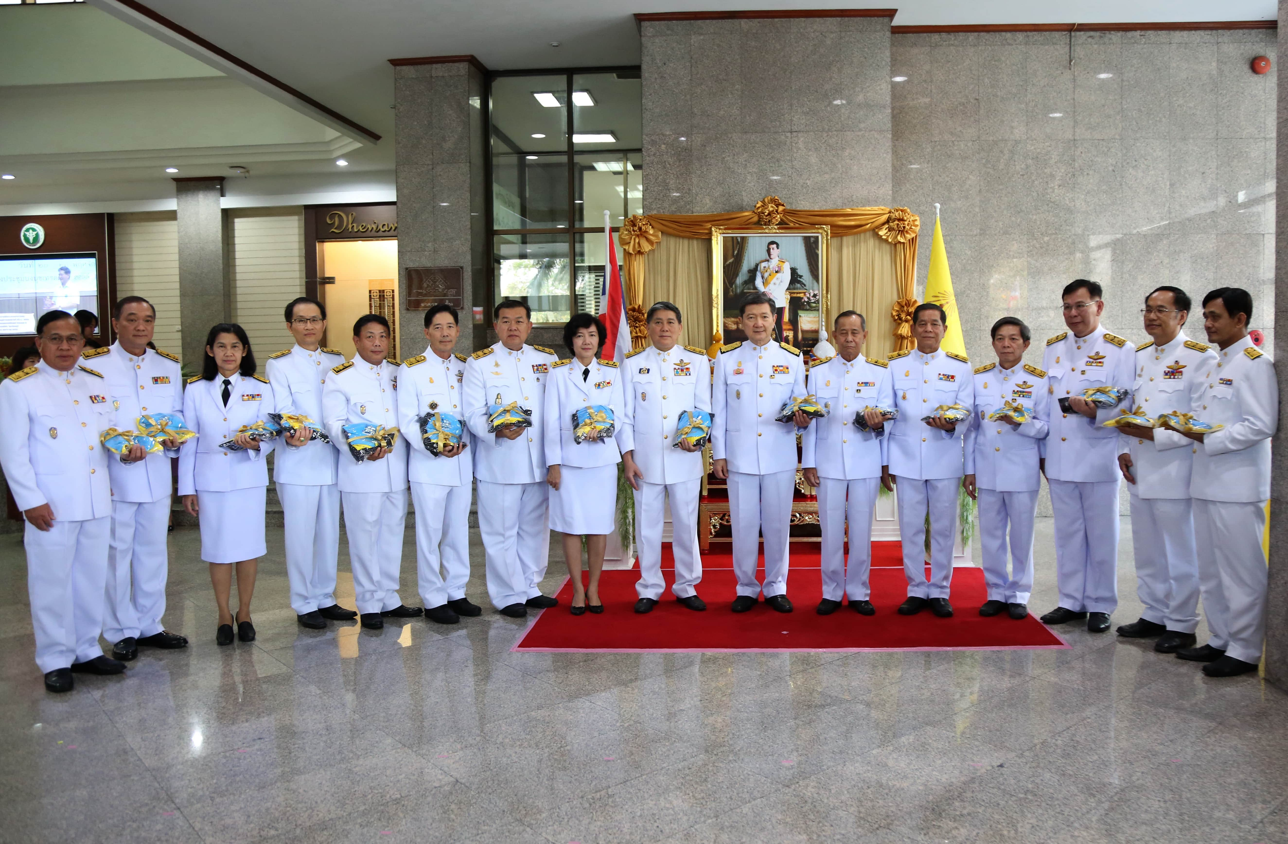 รับมอบชุดจิตอาสาพระราชทาน 