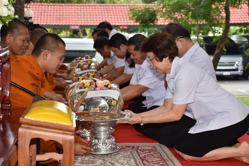 ถวายสังฆทานวันวิสาขบูชา