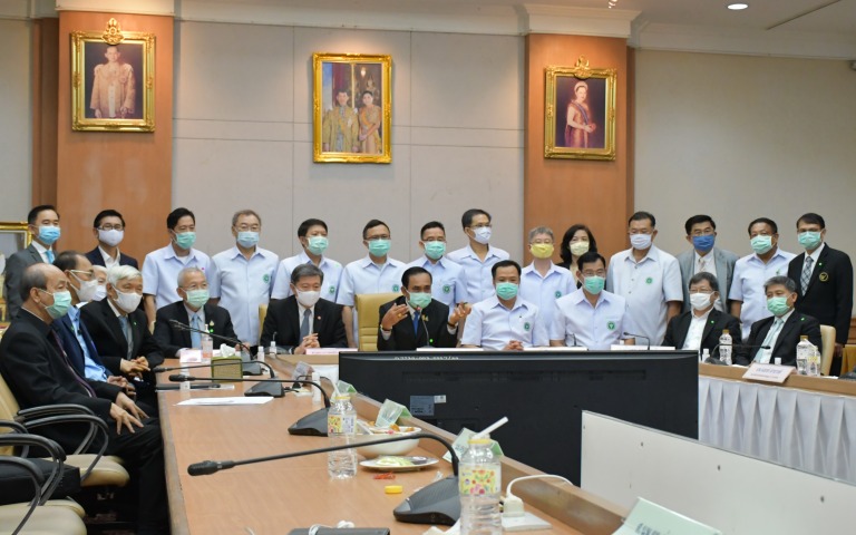 ประชุมติดตามสถานการณ์ COVID-19