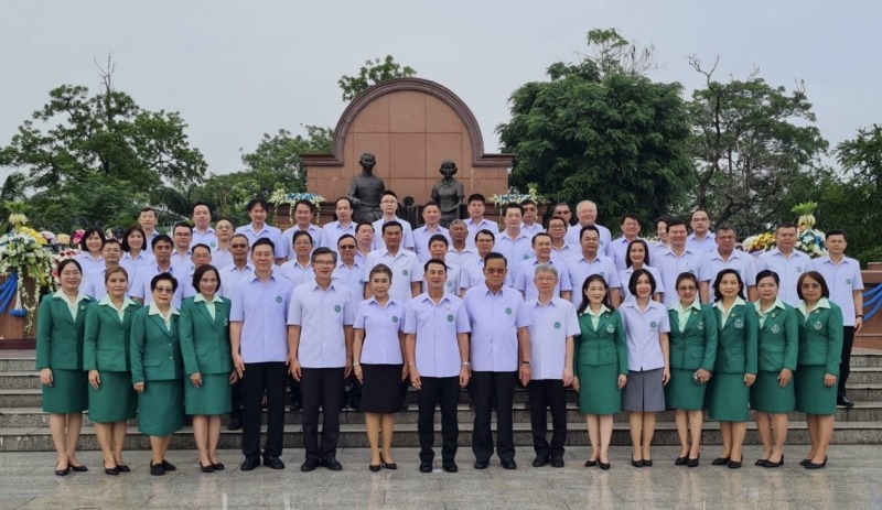 “หมอชลน่าน” นำคณะผู้บริหาร บุคลากร สธ. วางพวงมาลาถวายราชสักการะ เนื่องในวันมหิดล