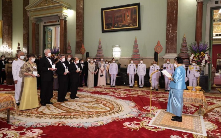 พระราชทาน​เลี้ยงอาหารค่ำ​