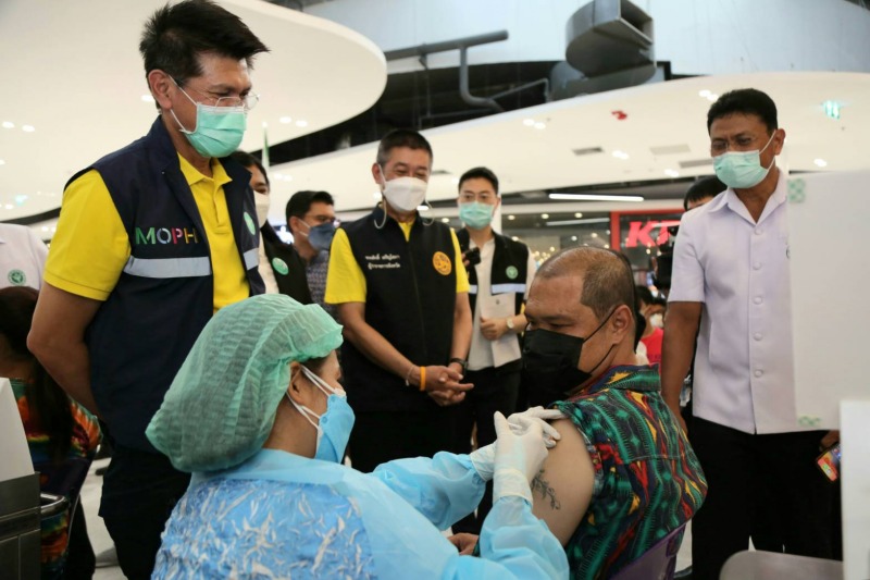 ดร.สาธิต ติดตามการฉีดวัคซีนโควิด 19 จ.ตรัง เพื่อถวายเป็นพระราชกุศล เนื่องในวันมหิดล