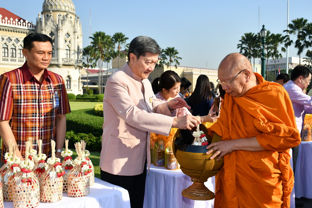 ทำบุญวันสงกรานต์