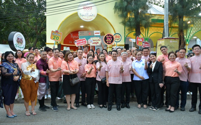 รมว.สธ. เยี่ยมชมบูธ “ร้านกระทรวงสาธารณสุข” ในงานกาชาด ประจำปี 2566