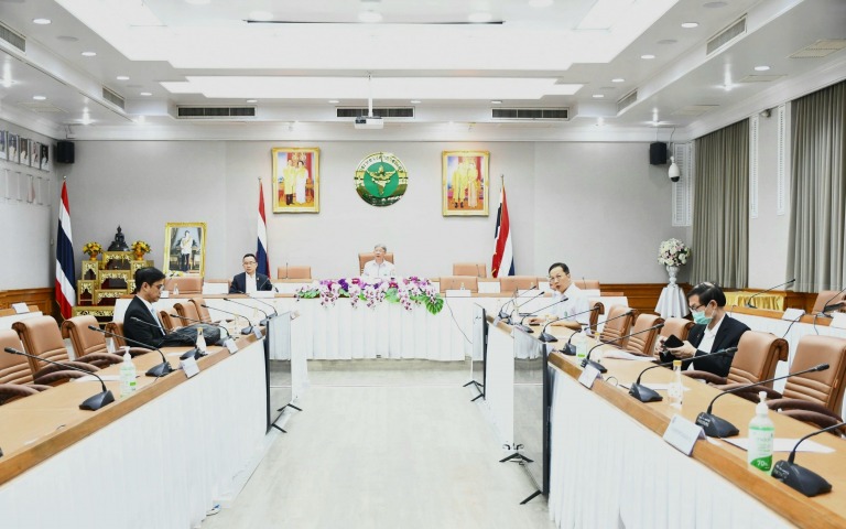 ประชุม EOC ติดตามสถานการณ์โรคโควิด 19