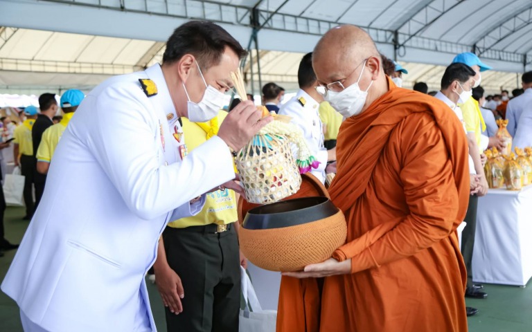 พิธีทำบุญตักบาตรถวายพระราชกุศล เนื่องในโอกาสวันเฉลิมพระชนมพรรษา สมเด็จพระนางเจ้าฯ พระบรมราชินี