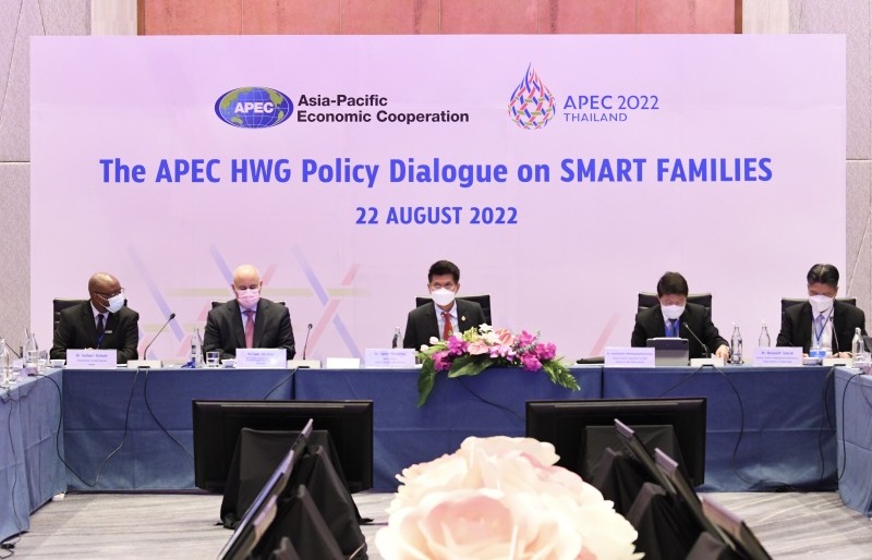 The APEC Health Week Meeting started with “Smart Families” policy discussion to ...