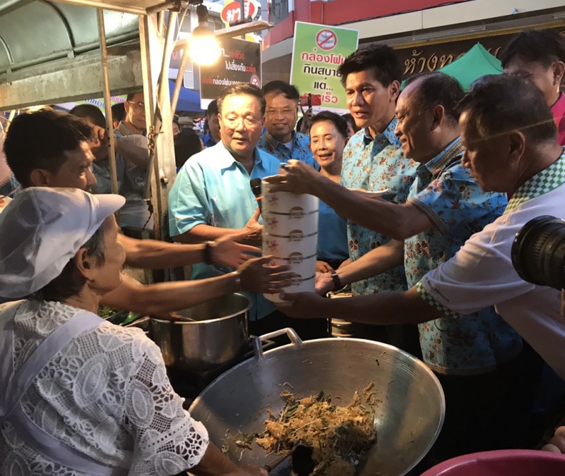 บทเรียนชีวิตมาเรียม “ดร.สาธิต” วอนตลาดชายทะเล ลดละเลิกถุงพลาสติก-โฟม