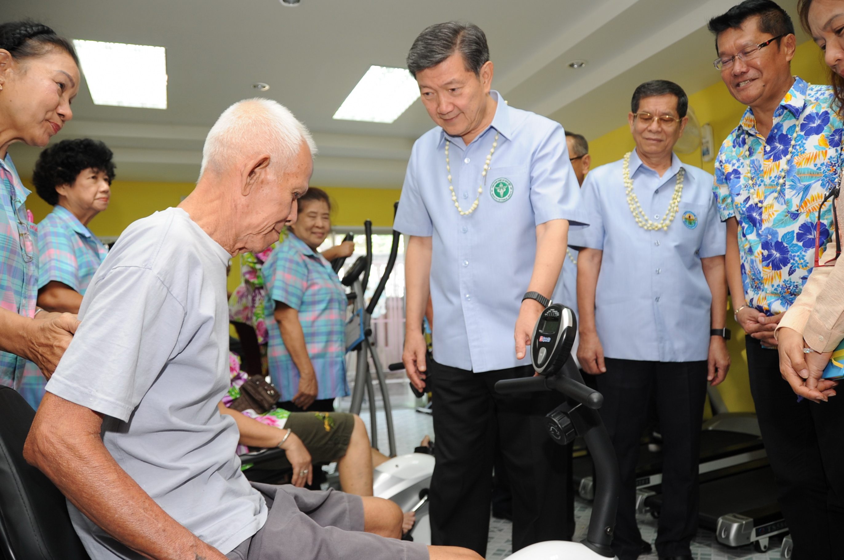 เยี่ยมศูนย์ฟื้นฟูสมรรถภาพผู้พิการและผู้สูงอายุ