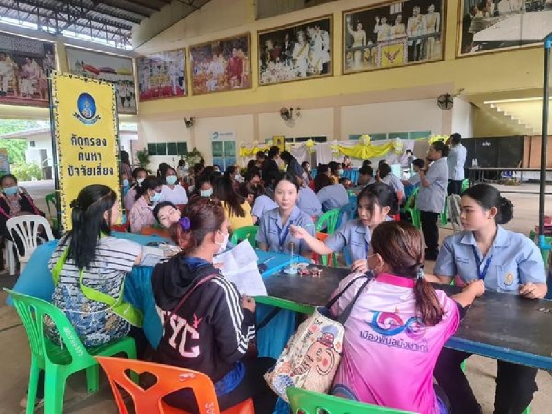 สสจ.อุบลฯ ร่วมออกหน่วยให้บริการตรวจคัดกรองมะเร็งเต้านมด้วยเครื่องเอกซเรย์เต้านมเ...