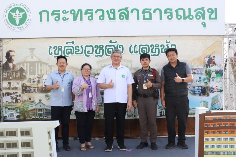 สสจ.เชียงราย ตรวจเยี่ยมบูธนิทรรศการกระทรวงสาธารณสุขและหน่วยปฐมพยาบาล ในงานพ่อขุน...