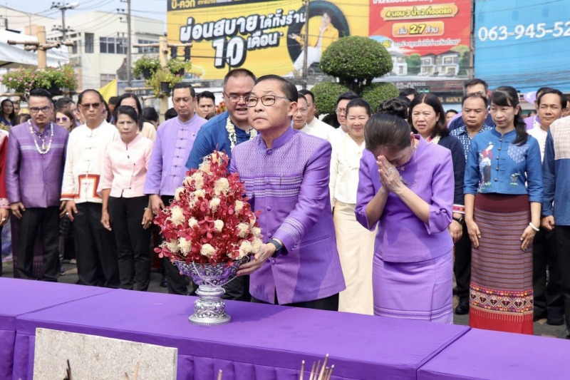 สสจ.เชียงราย ร่วมพิธีสรงน้ำอนุสาวรีย์พญามังรายมหาราช เนื่องในเทศกาลสงกรานต์ปี๋ให...