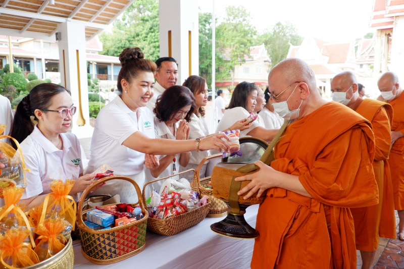 โรงพยาบาลหนองคาย ; ร่วมทำบุญตักบาตร การปฏิบัติธรรมของพระสงฆ์และคฤหัสถ์ การเจริญจ...