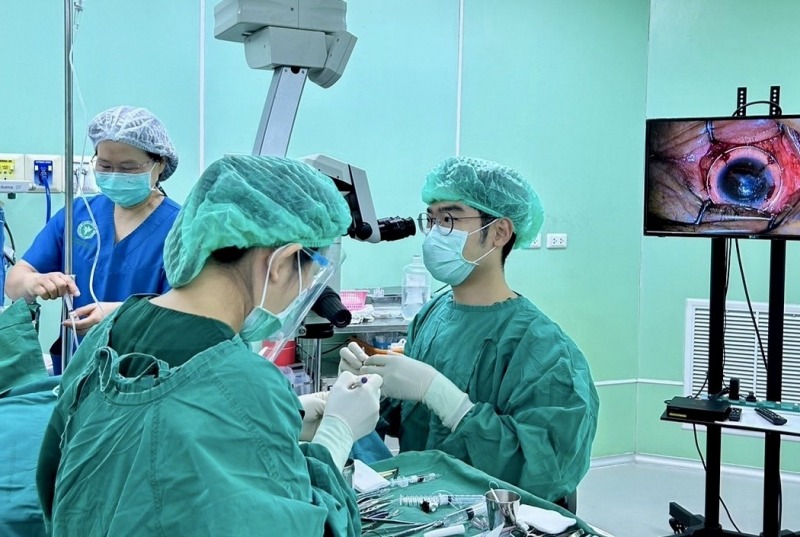 โรงพยาบาลเชียงรายประชานุเคราะห์ ดำเนินการปลูกถ่ายกระจกตา (Corneal Transplant) ปร...