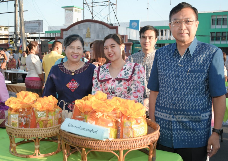 โรงพยาบาลสุรินทร์ ร่วมทำบุญตักบาตรพระสงฆ์และสามเณร เนื่องในวันขึ้นปีใหม่ พ.ศ. 2567