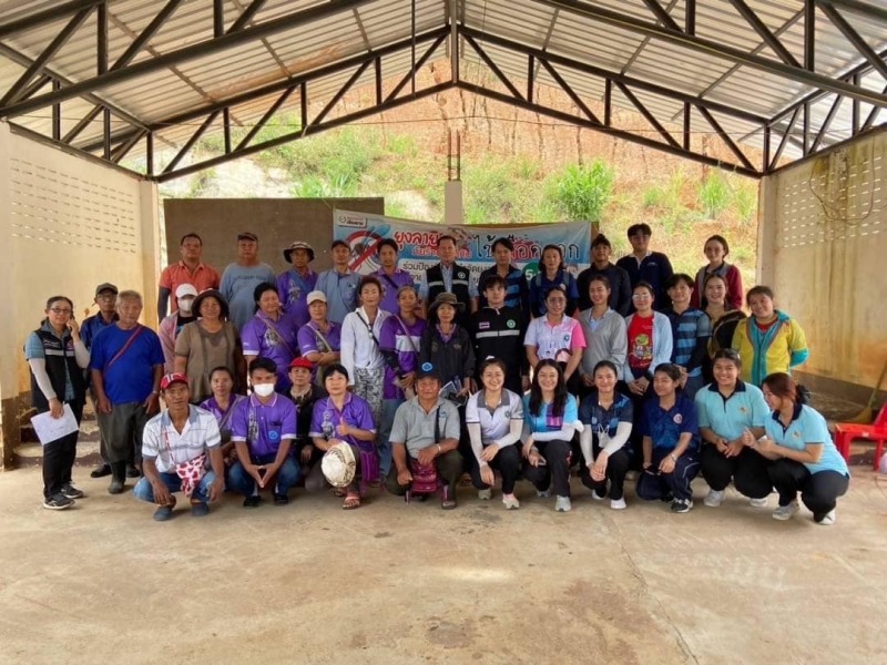 สำนักงานสาธารณสุขอำเภอแม่จัน  เข้าร่วมสำรวจลูกน้ำยุงลายและทำลายแหล่งเพาะพันธุ์ใน...