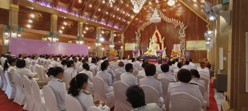 สสจ.อุบลราชธานี ร่วมพิธีเจริญพระพุทธมนต์และพิธีลงนามถวายพระพรเฉลิมพระเกียรติสมเด...