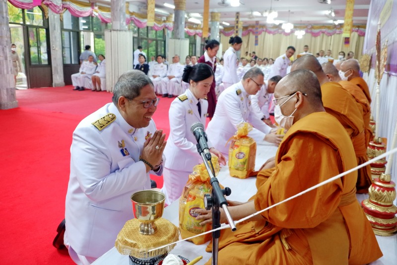 โรงพยาบาลหนองคาย ; พิธีทำบุญตักบาตรถวายพระราชกุศล เนื่องในโอกาสวันคล้ายวันพระราช...