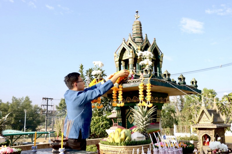 สสจ.เชียงราย จัดพิธีบวงสรวงพระภูมิ เจ้าที่ และทำบุญเจริญพระพุทธมนต์ เนื่องในเทศกาลขึ้นปีใหม่ 2567