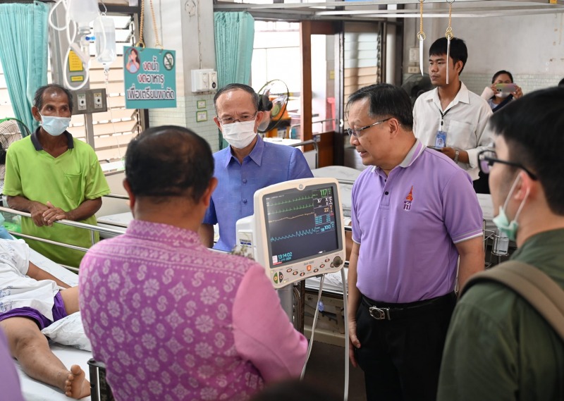 นพ.สสจ.อุบลฯ ร่วมเยี่ยมให้กำลังใจผู้ประสบอุบัติเหตุ  ณ โรงพยาบาลสรรพสิทธิประสงค์...