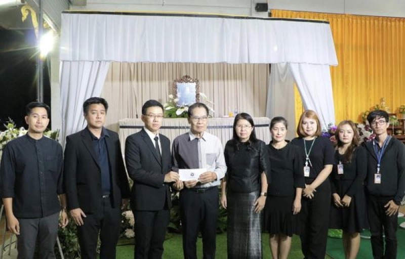 นพ.สสจ.เชียงรายร่วมพิธีบำเพ็ญกุศลศพ  สวดพระอภิธรรม และร่วมไว้อาลัย คุณอมรรัตน์ ด...