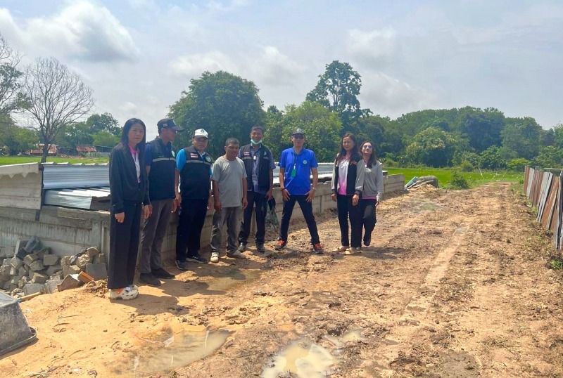 สสจ.อุบลฯ ร่วมกับสสอ.วารินชำราบ ศอ.ที่10 อุบลราชธานี ออกติดตามการก่อสร้างระบบบ่อ...