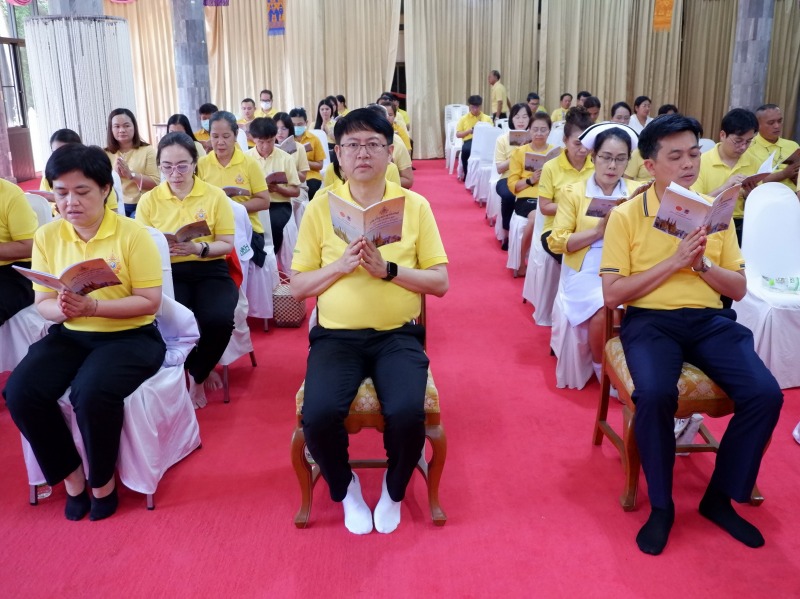 โรงพยาบาลหนองคาย ; ร่วมพิธีการเจริญพระพุทธมนต์และการเจริญจิตตภาวนา ถวายพระพรชัยม...