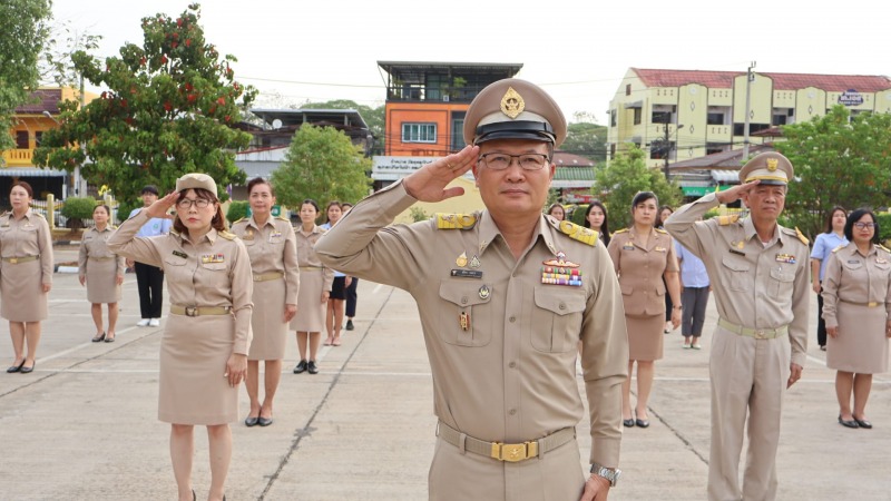 ‘สสจ.นครพนม’ จัดกิจกรรม เคารพธงชาติและร้องเพลงชาติไทย  น้อมรำลึกในพระมหากรุณาธิค...