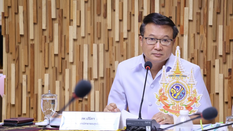 ‘สสจ.นครพนม’ ประชุม คปสจ. ติดตามเร่งรัดการดำเนินนโยบายสำคัญ มอบกระเช้ายินดี ขรก....