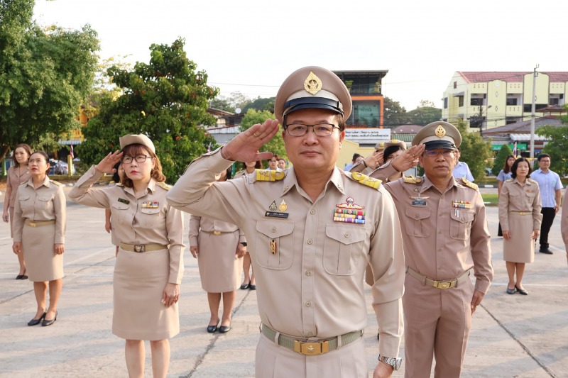 ‘สสจ.นครพนม’ จัดกิจกรรม เคารพธงชาติและร้องเพลงชาติไทย  น้อมรำลึกในพระมหากรุณาธิค...